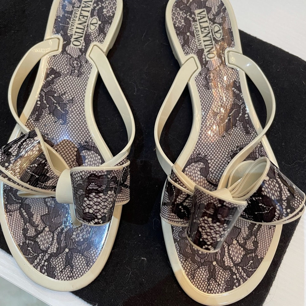 Valentino pvc size 37